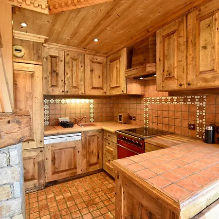 Standing Aux Pieds Courchevel
